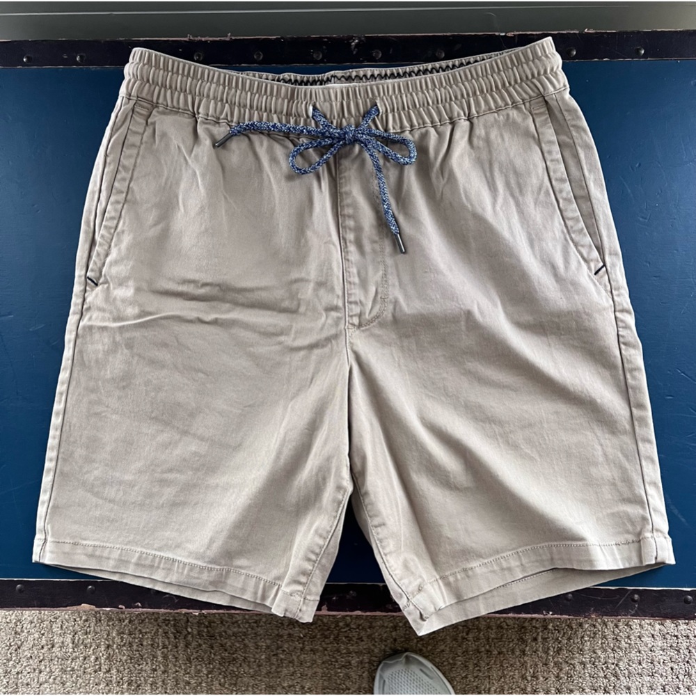 PacSun Khaki Twill Volley Shorts size small